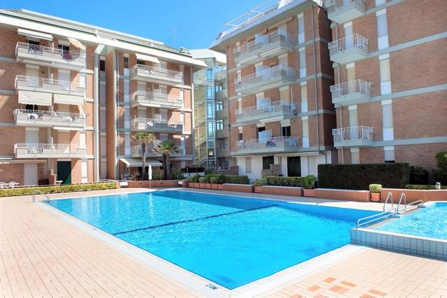 Апартаменты Puerto Del Sol Fronte Mare Лидо-ди-Езоло Экстерьер фото